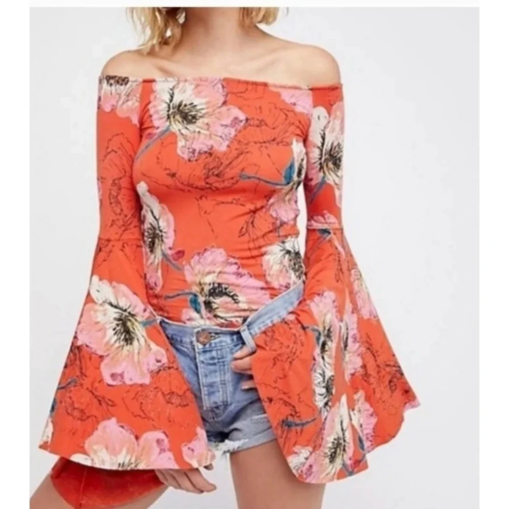 Free People NEW Bell Sleeve Birds Paradise Medium Boho Red Floral Cowl Neck - Picture 11 of 11